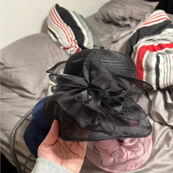 Derby Hats with Bows - Picture 4 of 5